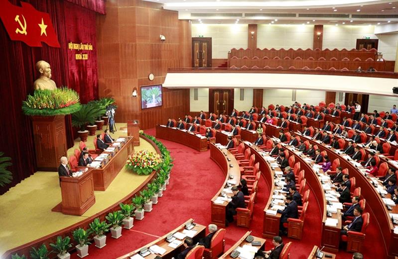 Tổng Bí thư đề nghị Trung ương và các đồng chí tham dự hội nghị phát huy cao độ tinh thần trách nhiệm, thật sự dân chủ và đổi mới, tập trung nghiên cứu thảo luận, đóng góp nhiều ý kiến có chất lượng, sâu sắc.