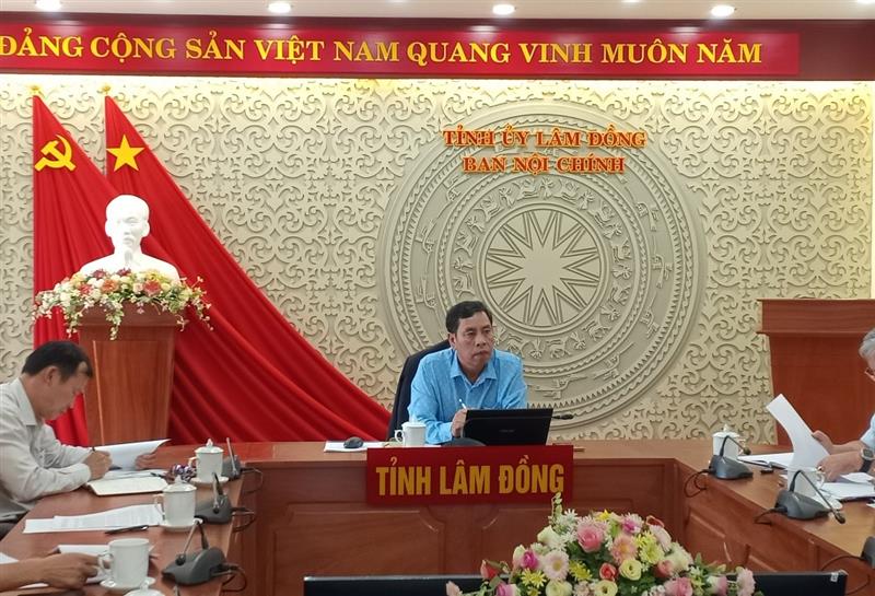 Đồng chí Lương Hồng Khoa - Phó Trưởng Ban Nội chính Tỉnh ủy chủ trì một buổi rà soát đơn