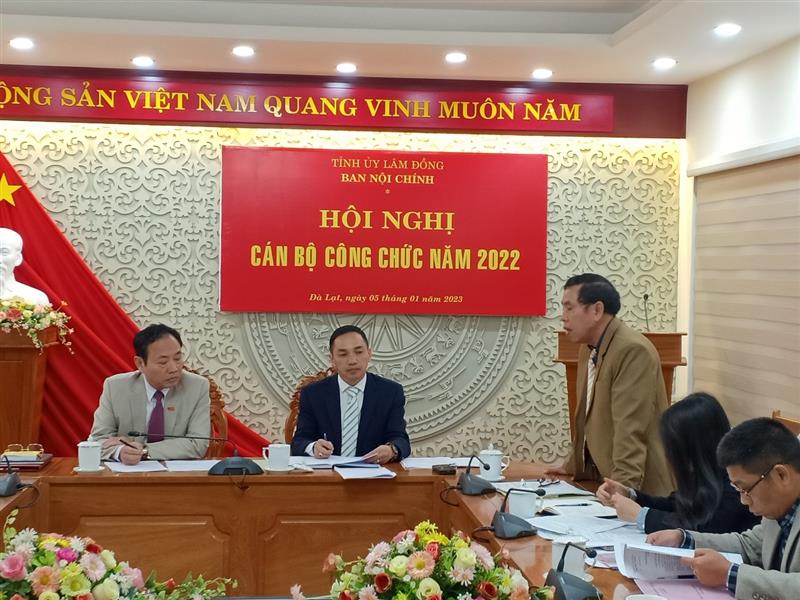 Đồng chí Lương Hồng Khoa - Phó Ban Nội chính Tỉnh ủy phát biểu tại Hội nghị