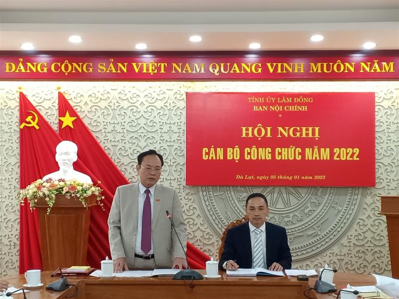 đồng chí Nguyễn Văn Yên, Ủy viên Ban Thường vụ, Trưởng Ban Nội chính Tỉnh ủy và đồng chí Trần Văn Hiếu, Chủ tịch Công đoàn cơ sở Ban Nội chính Tỉnh ủy cùng chủ trì Hội nghị