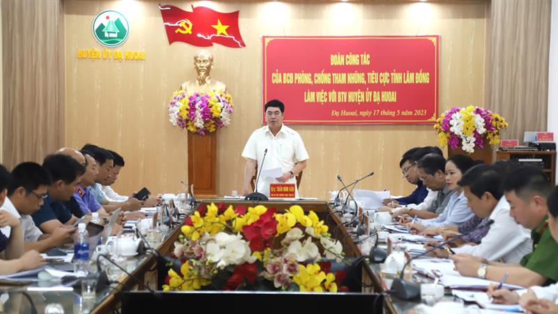 Đồng chí Trần Đình Văn - Phó Bí thư Thường trực Tỉnh ủy kết luận chỉ đạo tại buổi làm việc