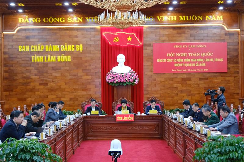 Quang cảnh Hội nghị tại điểm cầu Lâm Đồng Quang cảnh Hội nghị tại điểm cầu Lâm Đồng