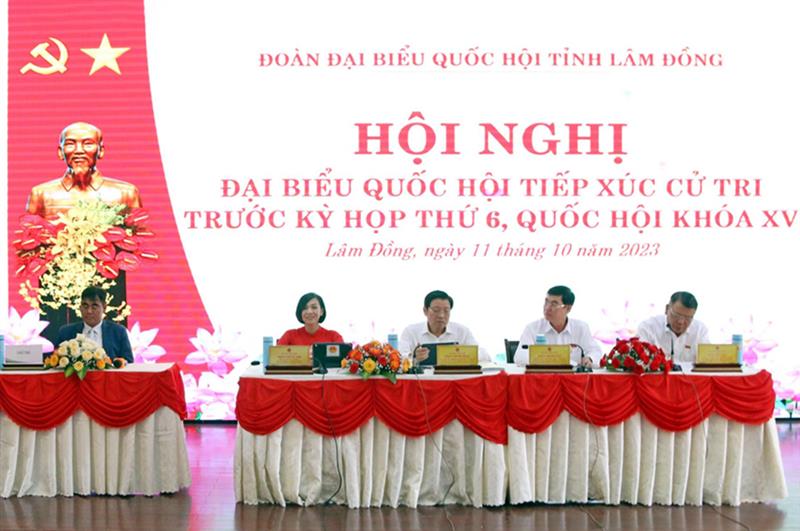 Đoàn Đại biểu Quốc hội tỉnh Lâm Đồng tiếp xúc cử tri tại Trường Đại học Đà Lạt