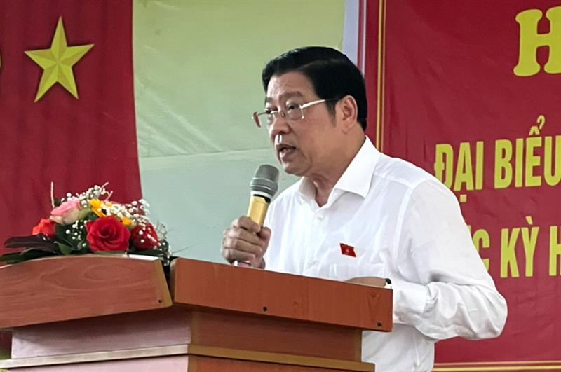 Đồng chí Phan Đình Trạc, Ủy viên Bộ Chính trị, Bí thư Trung ương Đảng, Trưởng Ban Nôị chính Trung ương phát biểu tại buổi tiếp xúc cử tri