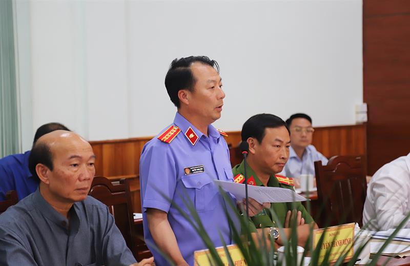 Ông Nguyễn Thành Minh – Phó Viện trưởng Viện Kiểm sát Nhân dân tỉnh Lâm Đồng phát biểu đóng góp ý kiến tại buổi làm việc