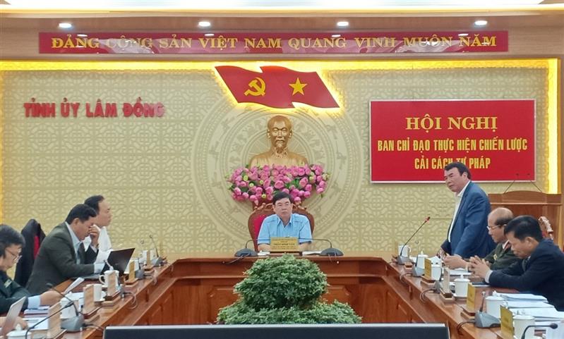 Đồng chí Phạm S - Phó Chủ tịch UBND tỉnh phát biểu tại Hội nghị