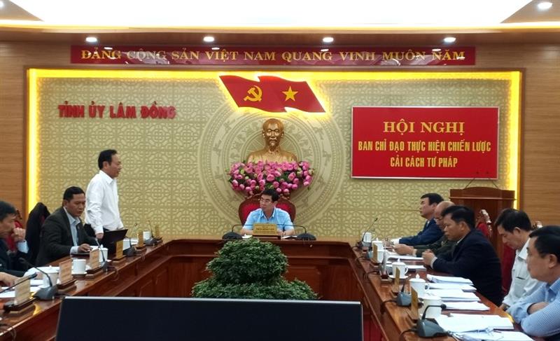 Đồng chí Nguyễn Văn Yên - Ủy viên Ban Thường vụ, Trưởng Ban Nội chính Tỉnh ủy Phó trưởng Ban Chỉ đạo phát biểu tại Hội nghị